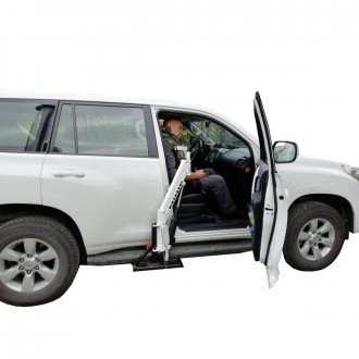 Подъёмник для инвалидов O-Savva Minik на внедорожник в  Подъёмник для инвалидов O-Savva Minik на внедорожник в